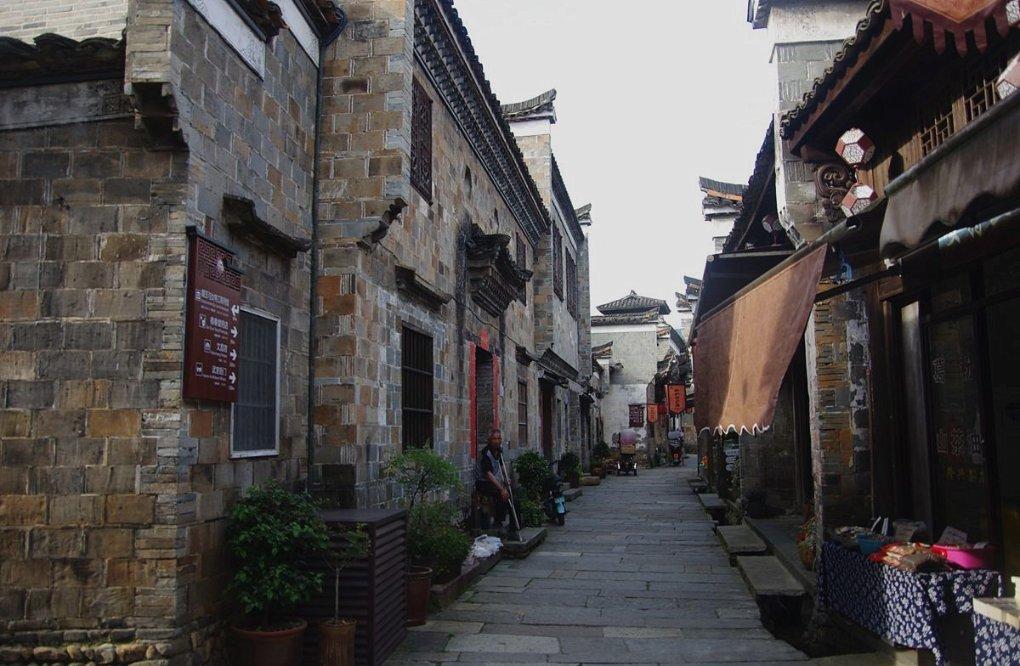 逃出平静乡村